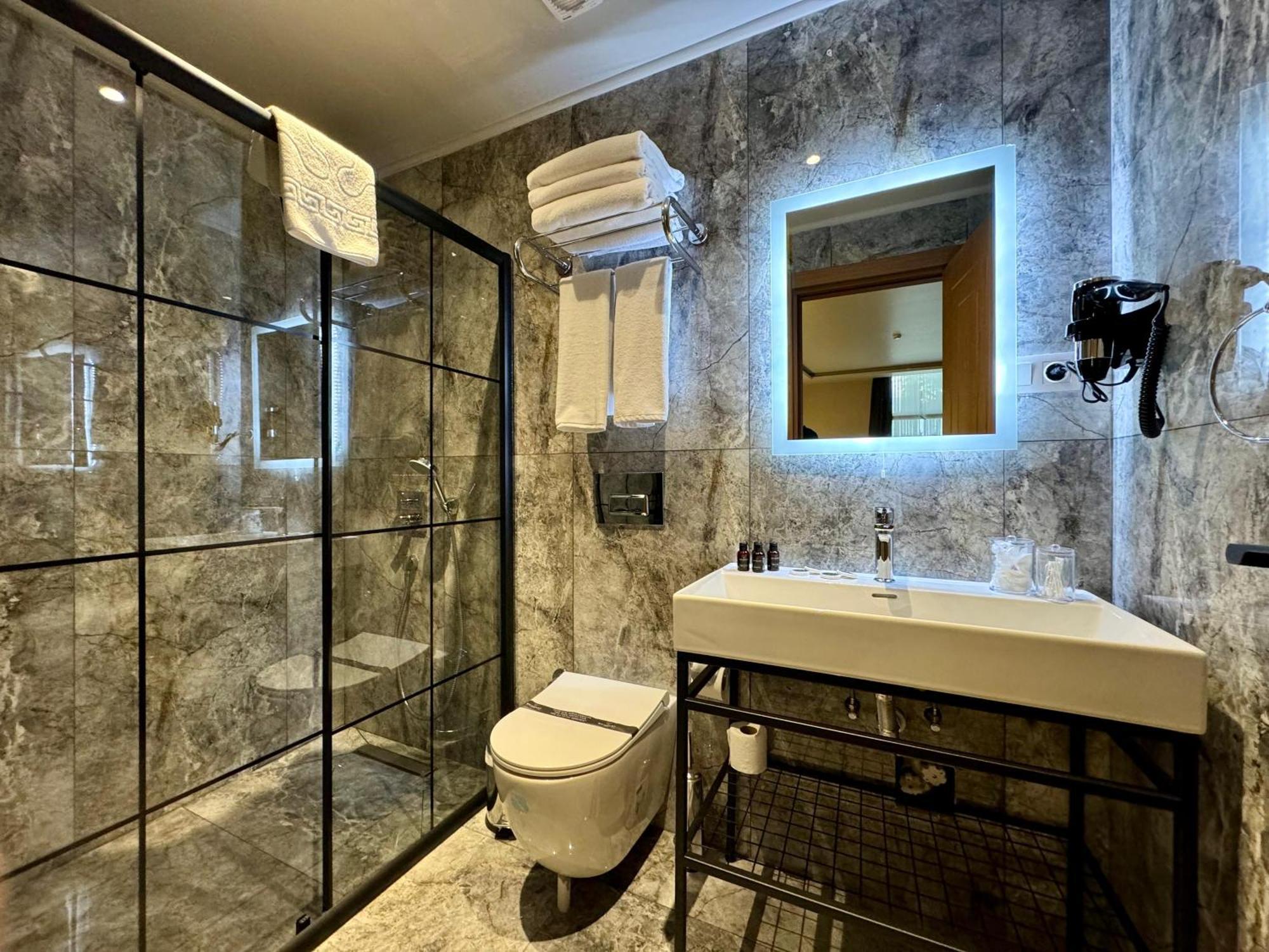Weingart Suites Hotel อิสตันบูล ภายนอก รูปภาพ